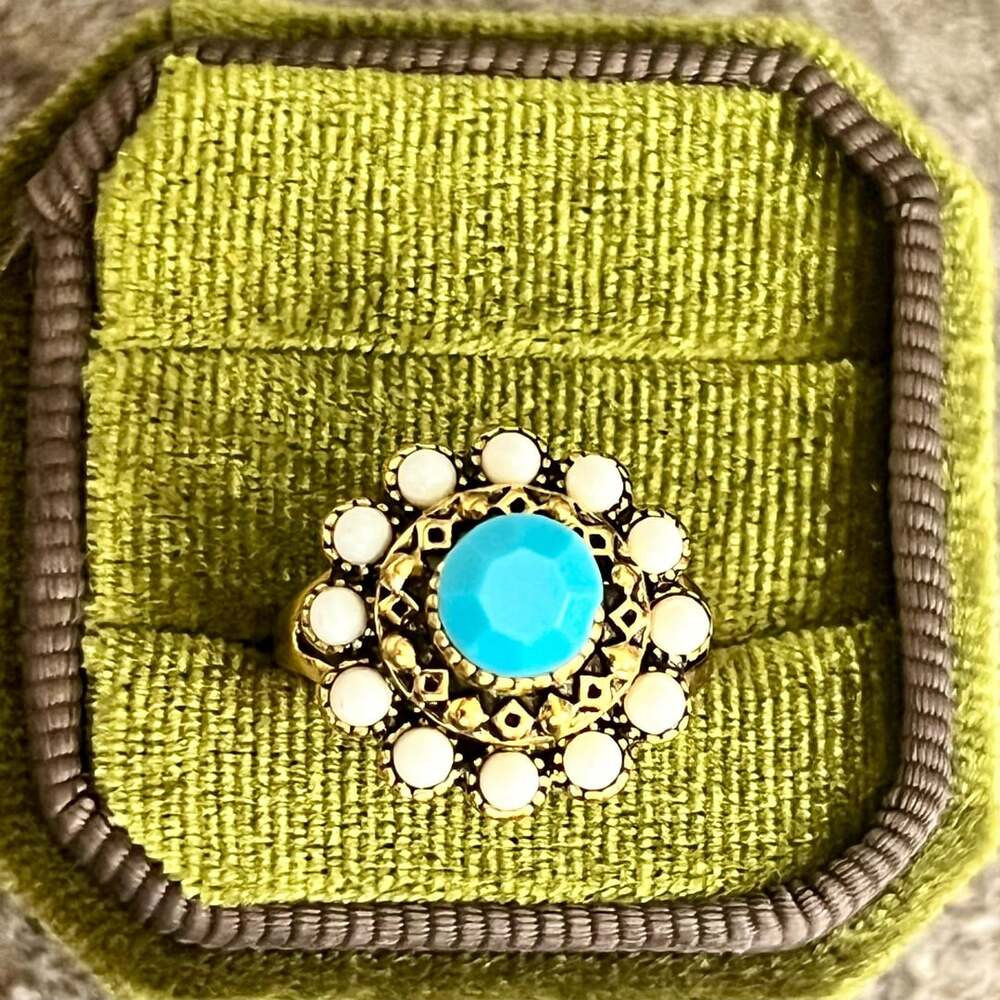 Vintage Gold Tone Faux Turquoise & Pearl Flower Cocktail Ring Size 7